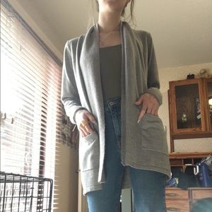 Gray cardigan with pockets